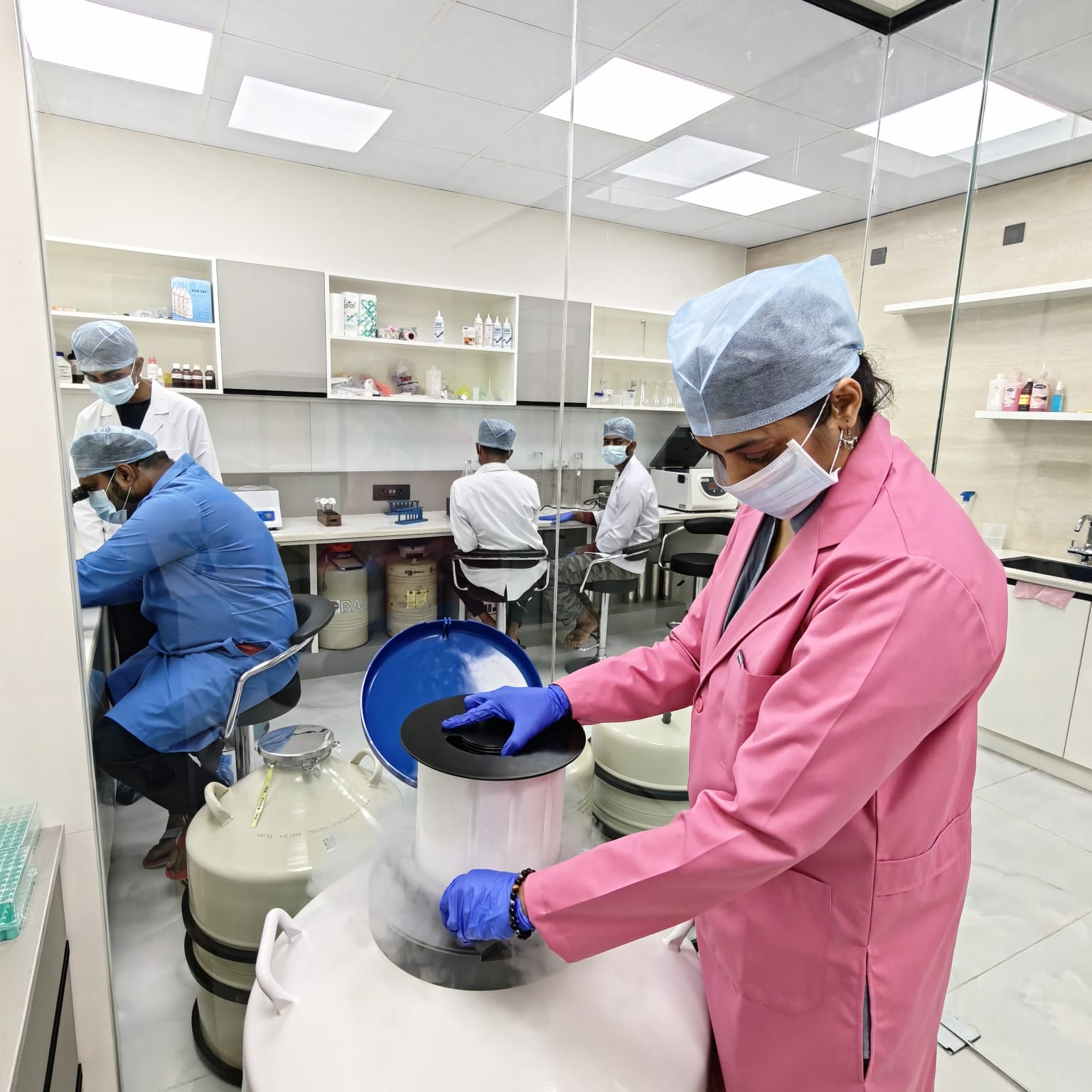 High-capacity cryo laboratory